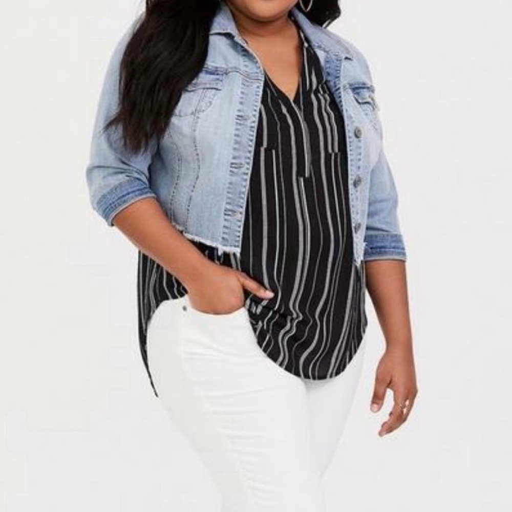 Torrid Sleeveless Striped Top Size 1X Black White Blue